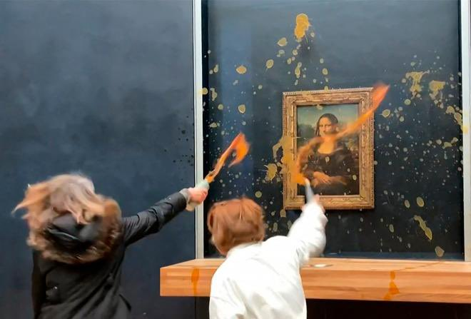 Climate protestors throw soup at Mona Lisa